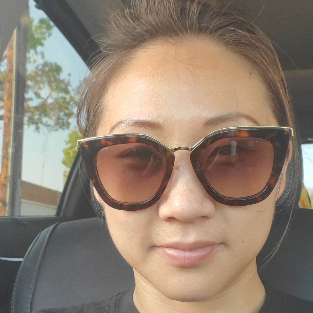 Meet your Posher, Emy